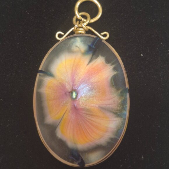 Antique Pressed Flower Pendant with Pure Gold Findings - Picture 1 of 2